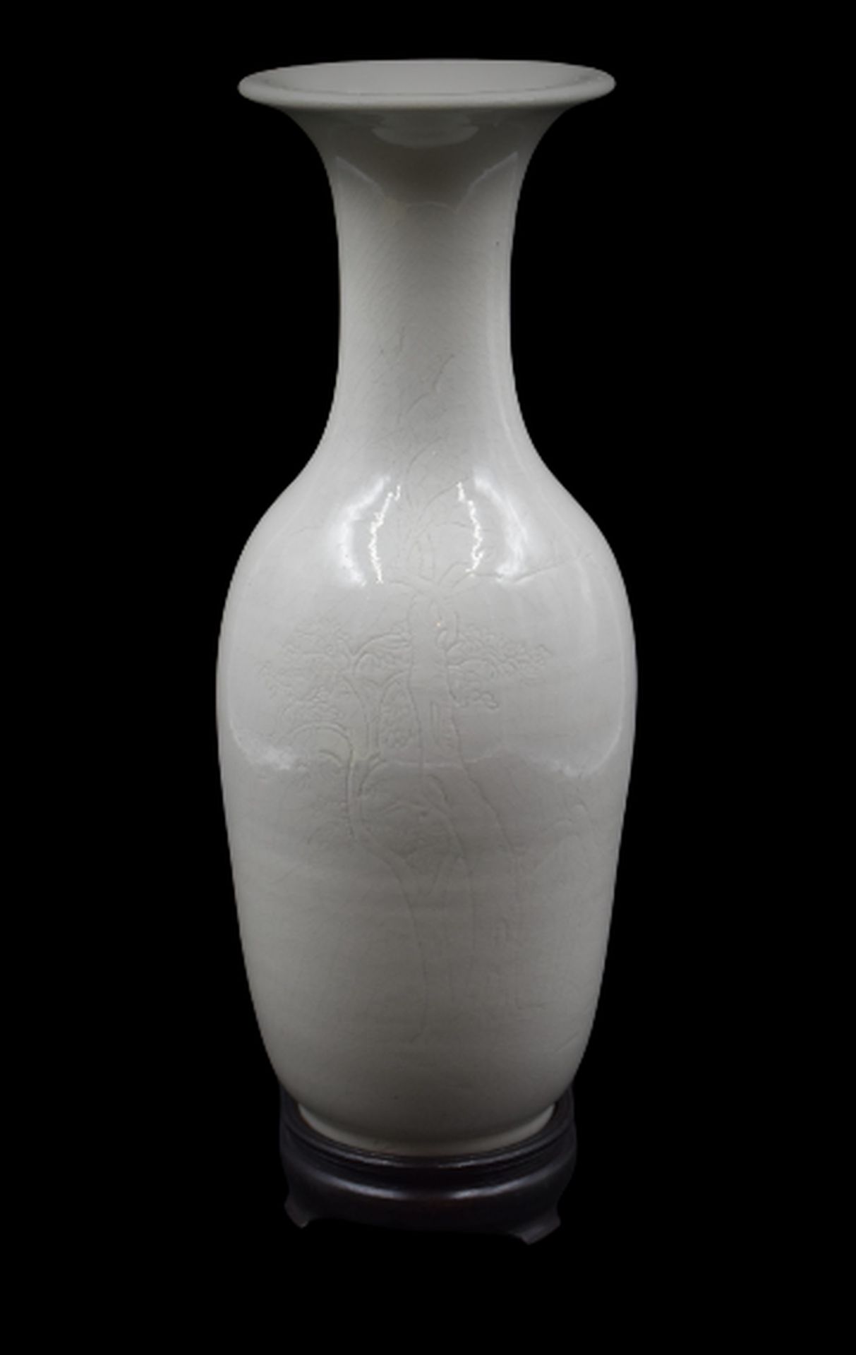 A porcelain vase with incised landscape decoration. China 18th century. Height : 34 cm.