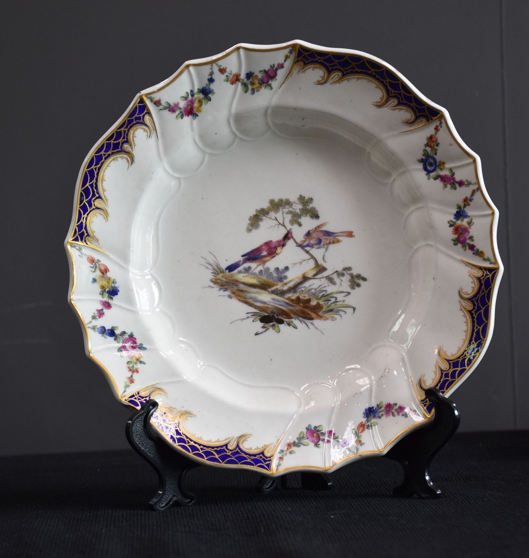 Nice set of six soup plates in polychrome Tournai porcelain decorated with birds of our forests. - Image 4 of 9