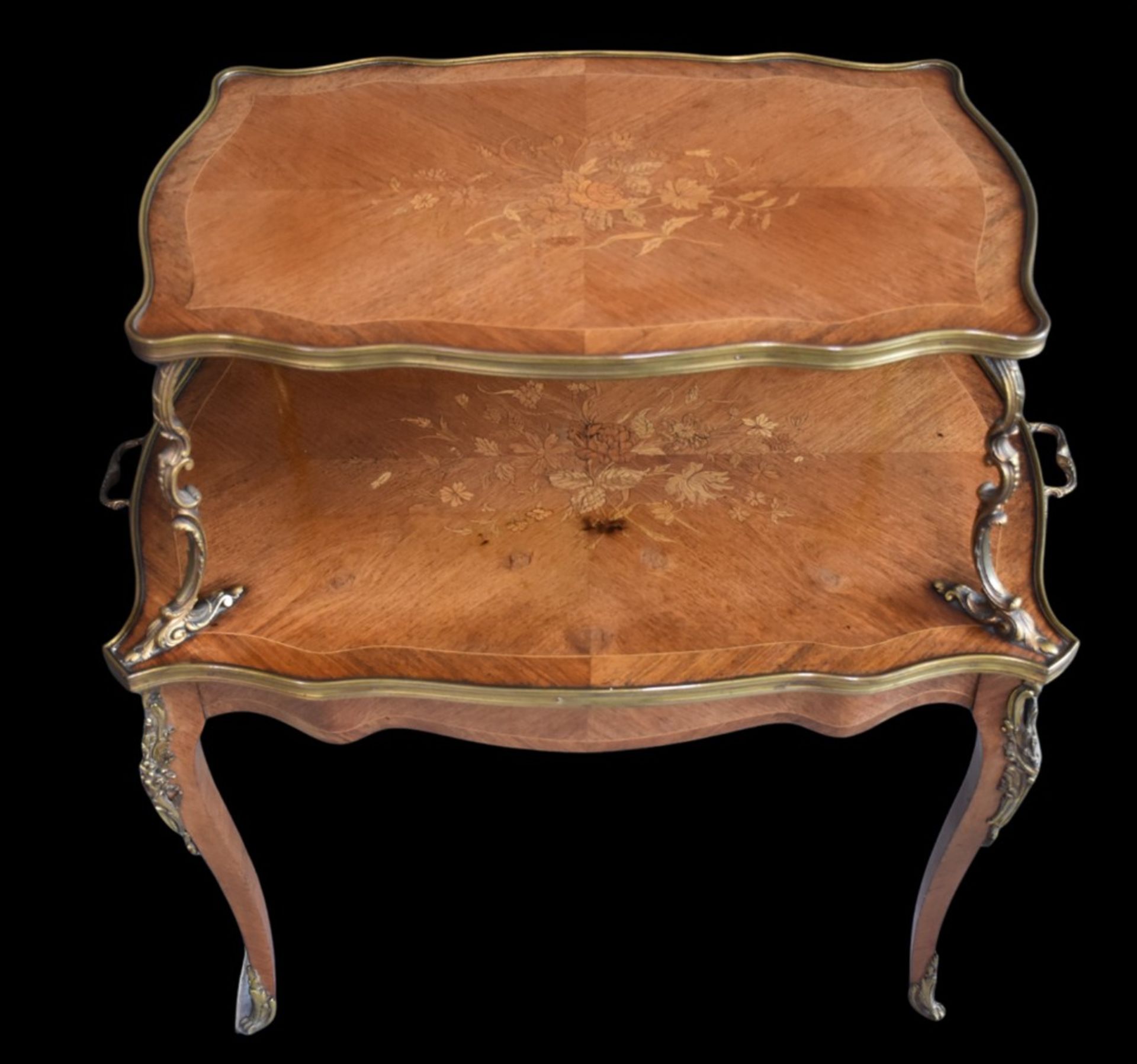 Wooden veneer and bronze tea table around 1900. Napoleon III style. Height : 86 cm.