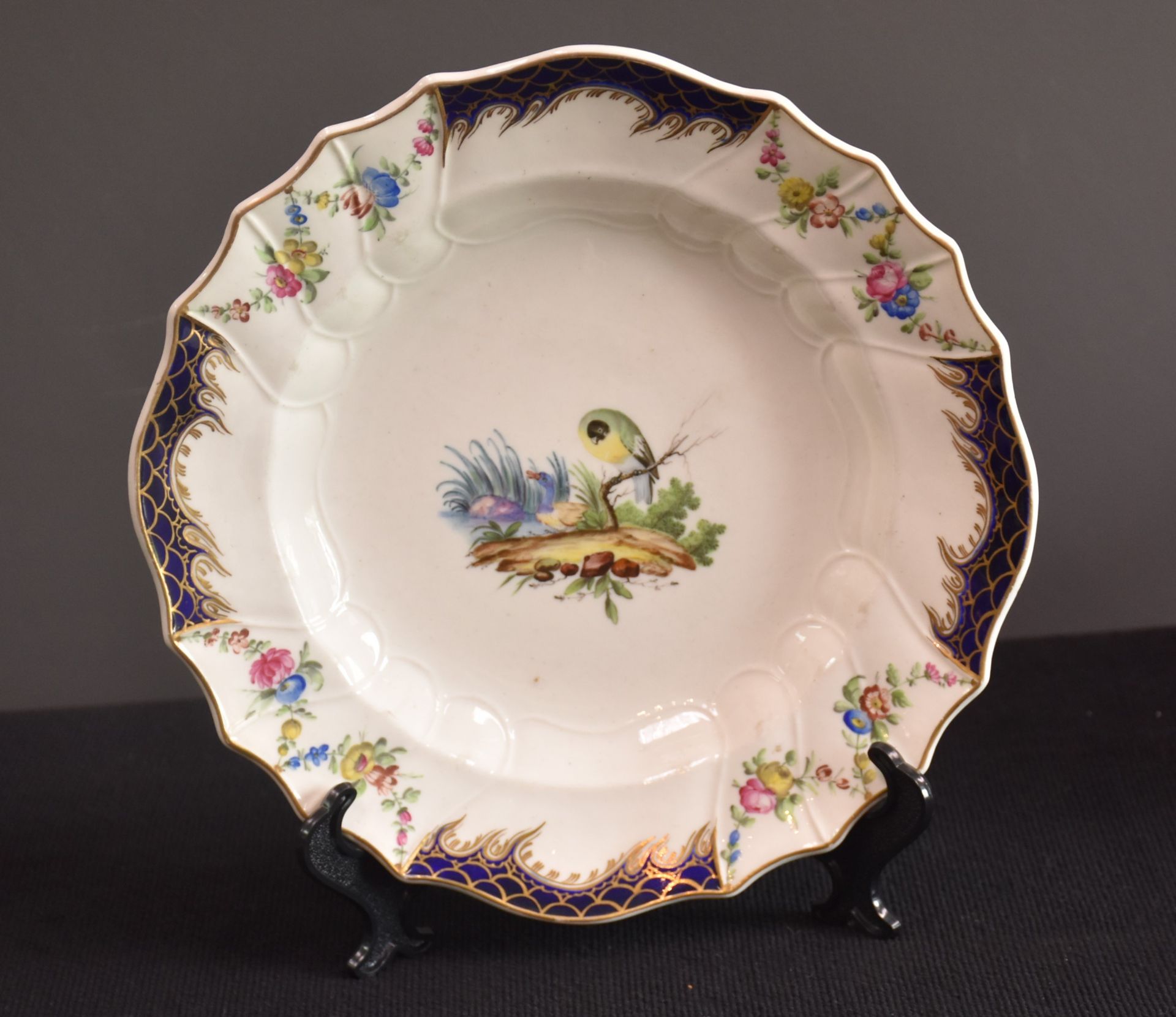 Nice set of six soup plates in polychrome Tournai porcelain decorated with birds of our forests. - Image 7 of 9