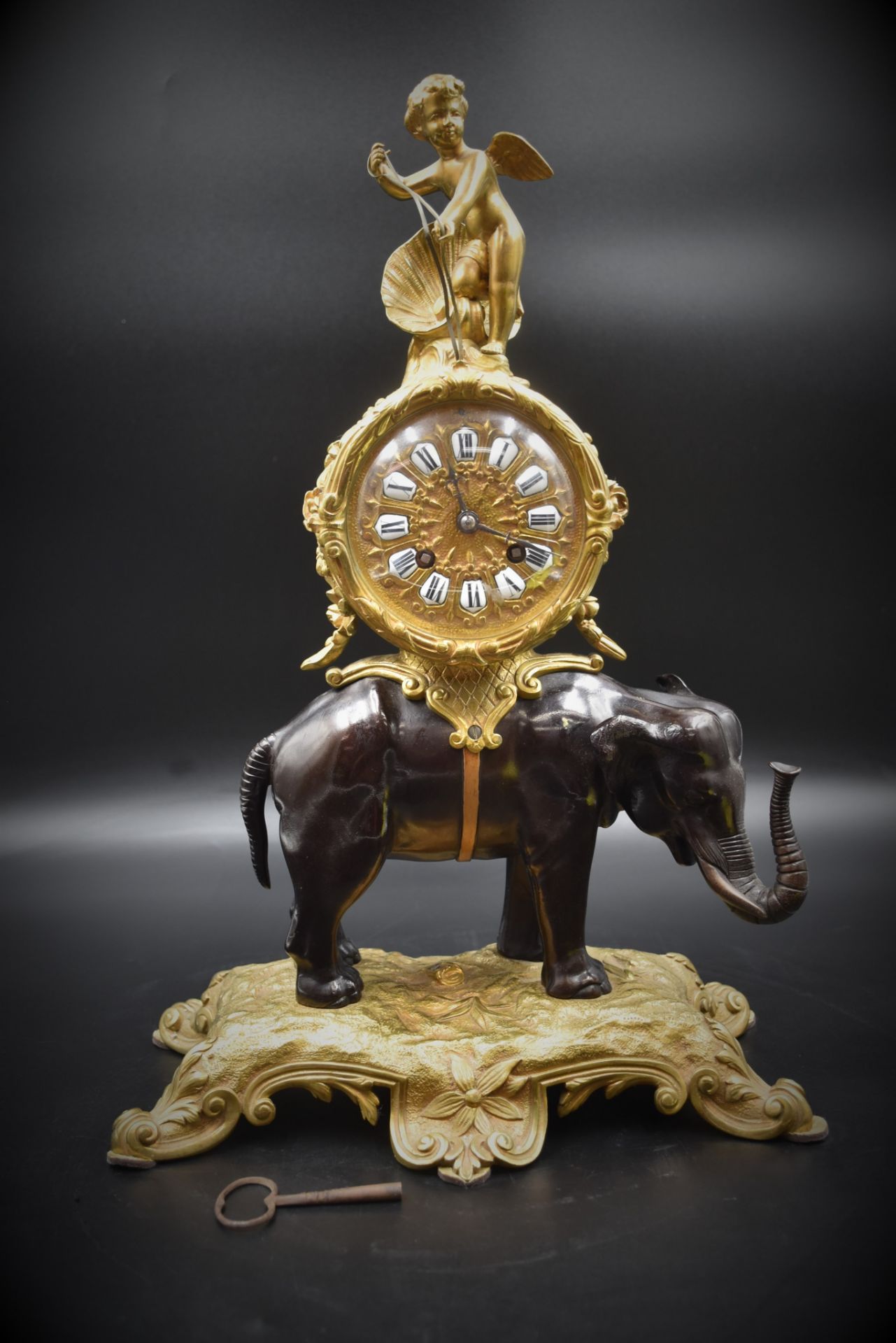 An ormolu and patinated bronze clock with an elephant. French work at the end of the 19th century.