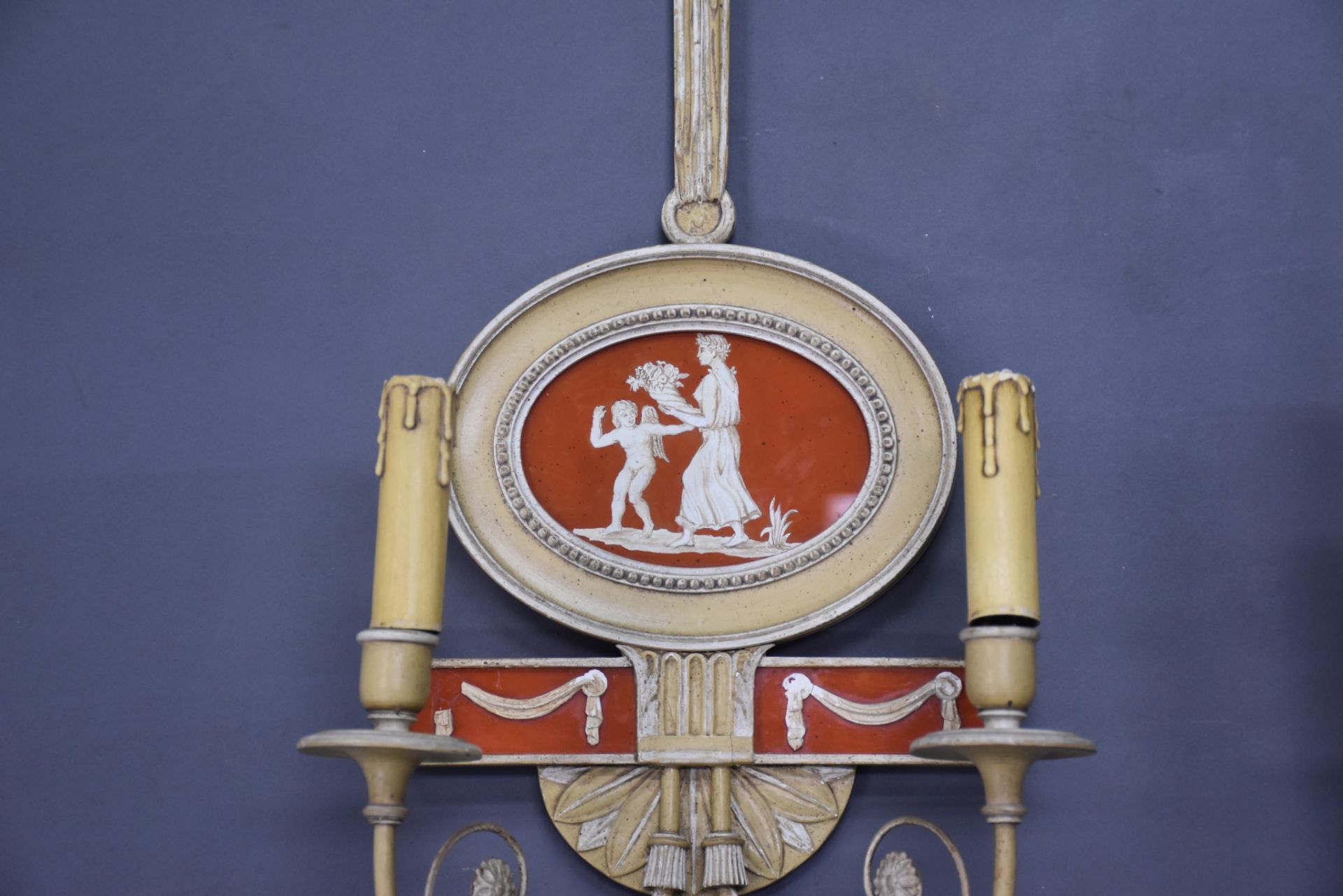 Pair of Louis XVI style sconces in wood and patinated iron with an antique eglomerate painting in - Image 4 of 5