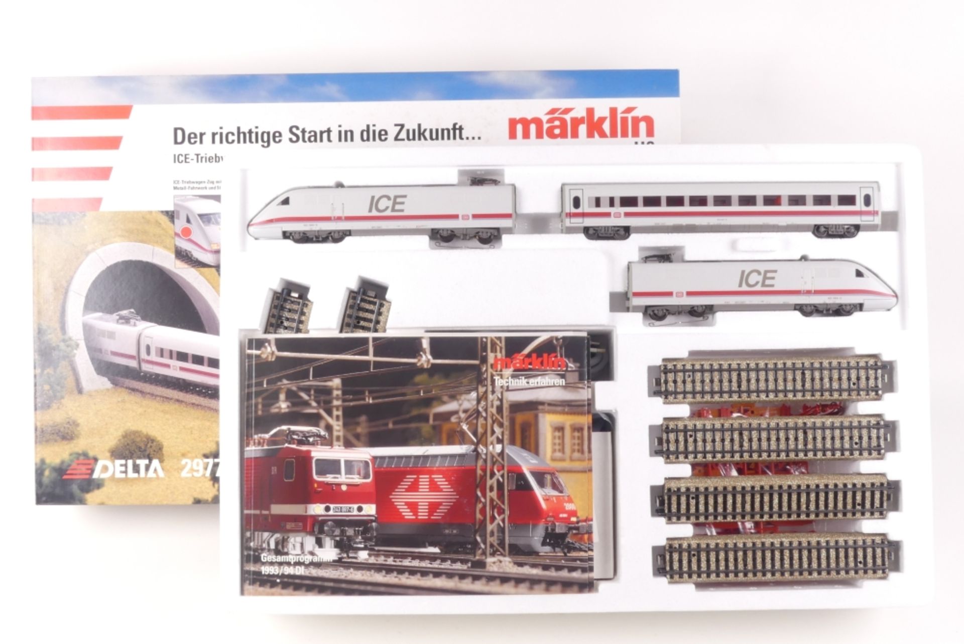 Märklin 2977Märklin 2977, Startpackung ICE-Triebwagenzug mit Delta-Modul, M-Gleise,T