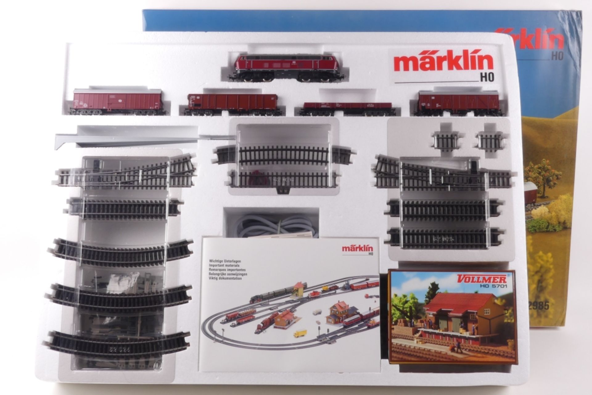 Märklin 2985Märklin 2985, Güterzug-Startpackung, Diesellok "216 025-7", analog, vie