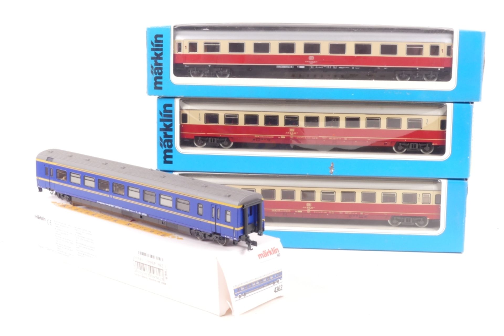 Märklin vier D-Zug-WagenMärklin vier D-Zug-Wagen, 4098, zwei 4224, 4362, sehr gut er