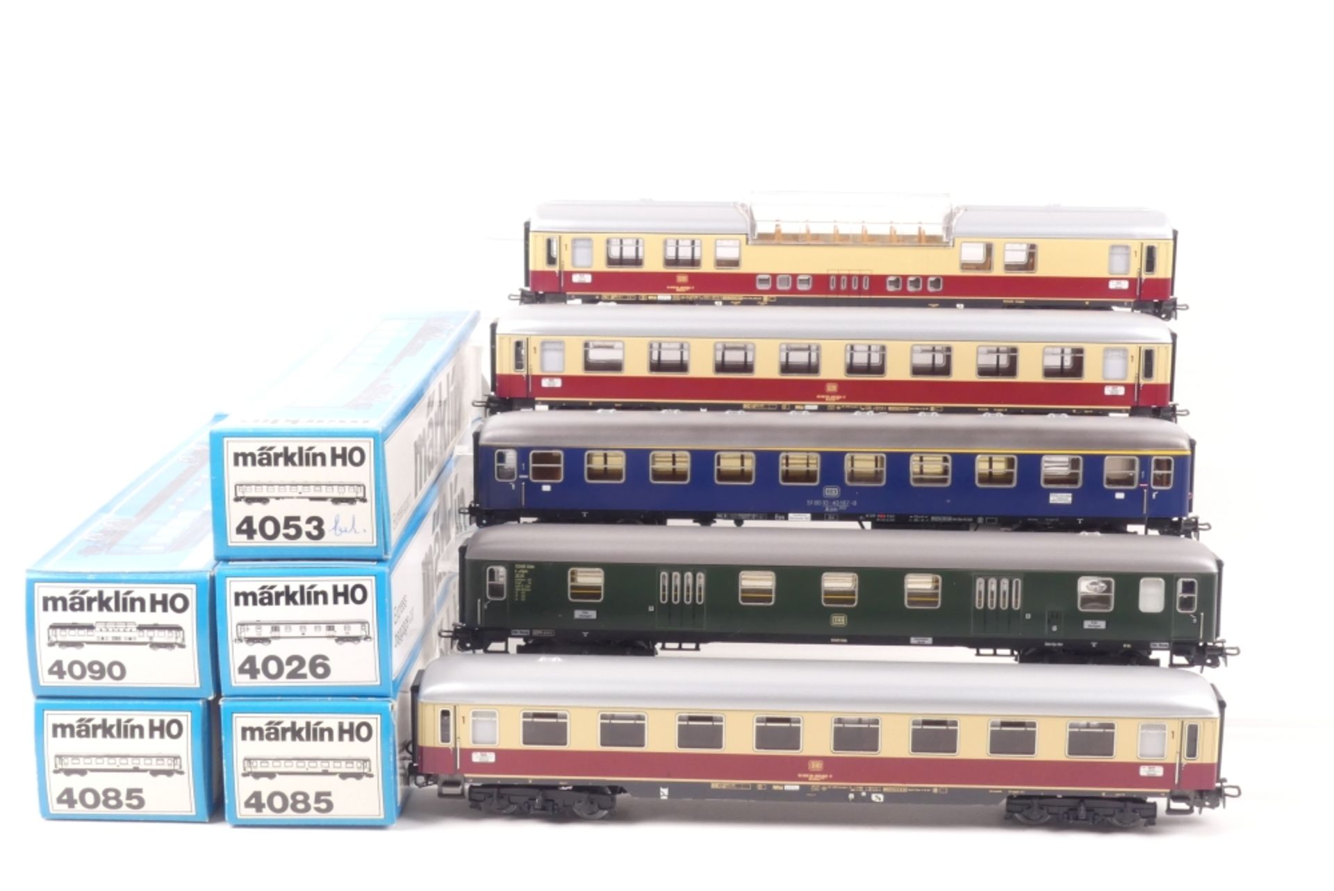 Märklin fünf D-Zug-WagenMärklin fünf D-Zug-Wagen, 4026, 4053, zwei 4085, 4090, seh