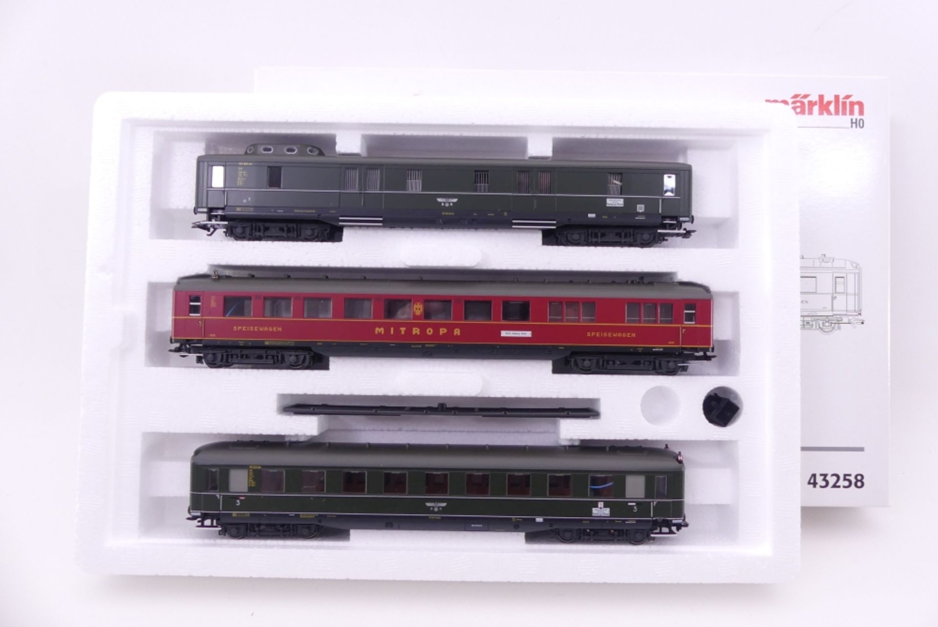 Märklin 43258, Schnellzugwagen-Set "Berlin-Hamburg", zwei Faltenbalgübergänge fehlen, einer liegt