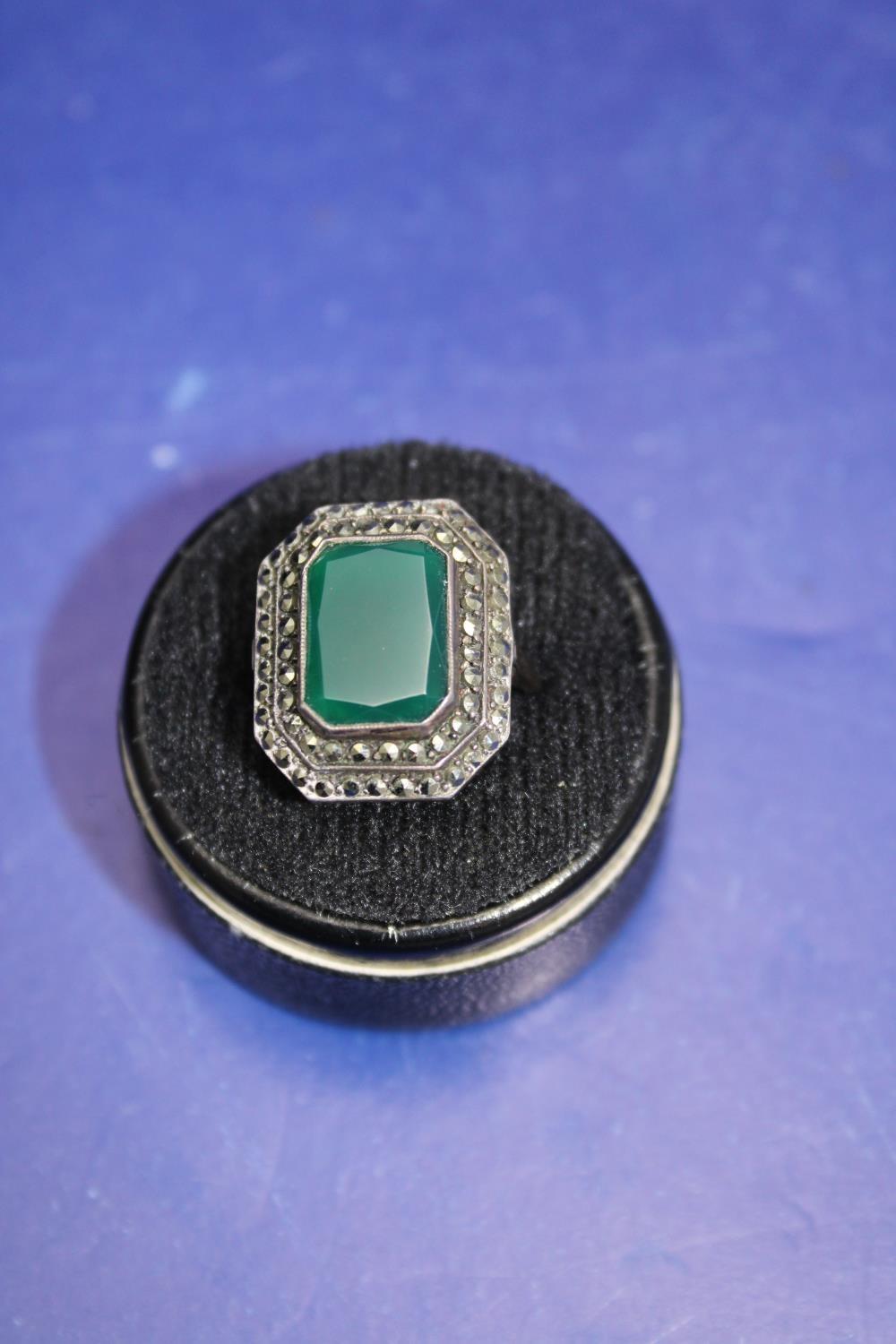 A vintage silver & large emerald cut green stone ring