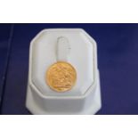 A 22ct gold 1911 full sovereign (8 grams)