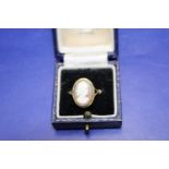 A antique 9ct gold cameo ring 2.6 grams total