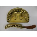 An Art Nouveau brass crumb tray & brush