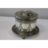 A quality silver plated Victorian biscuit barrel 17cm tall x dia 21cm
