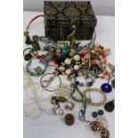 A jewellery box & it's contents
