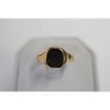 A 9ct gold signet ring size Q 1/2