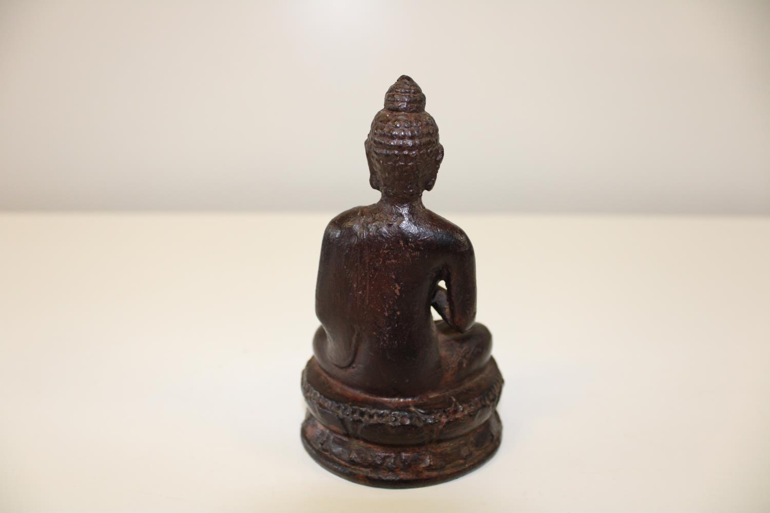 A Chinese Ming style seated bronze Budha figure h13cm - Image 2 of 3