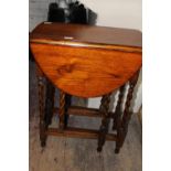 A quality vintage oak drop leaf table with barley twist legs opened 86x59x75cm unable to post