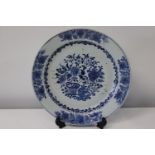 A large Chinese blue & white plate (circa 1760) d34cm