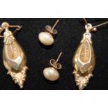 Two pairs of 9ct gold earrings