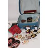 A vintage vanity case & contents