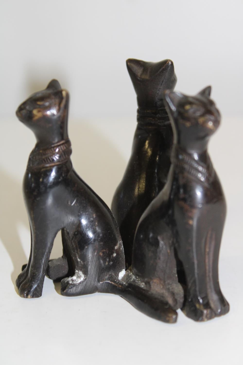 A nicely cast bronze cat figural group