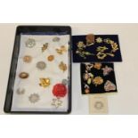 A qty of vintage costumes brooches