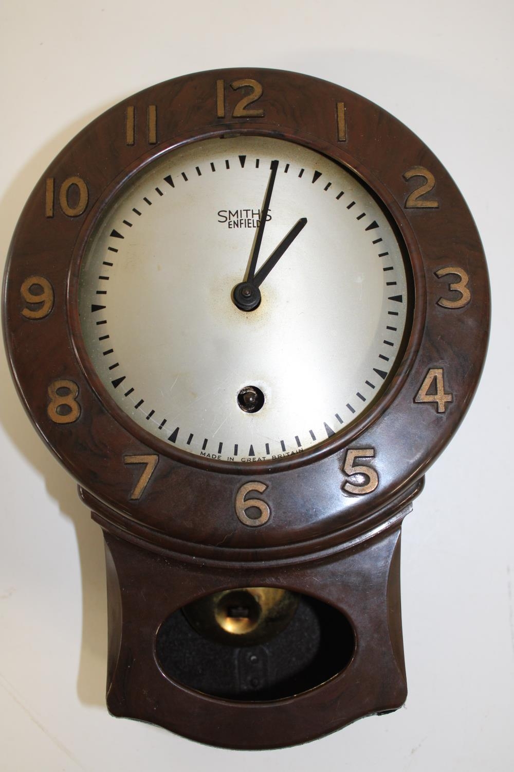 A vintage Smith's bakelite clock (at fault) 26cm in length