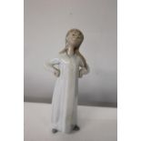 A Lladro figurine Height 20cm