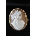 A vintage 9ct gold cameo brooch