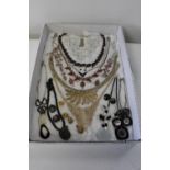 A tray of costume jewellery