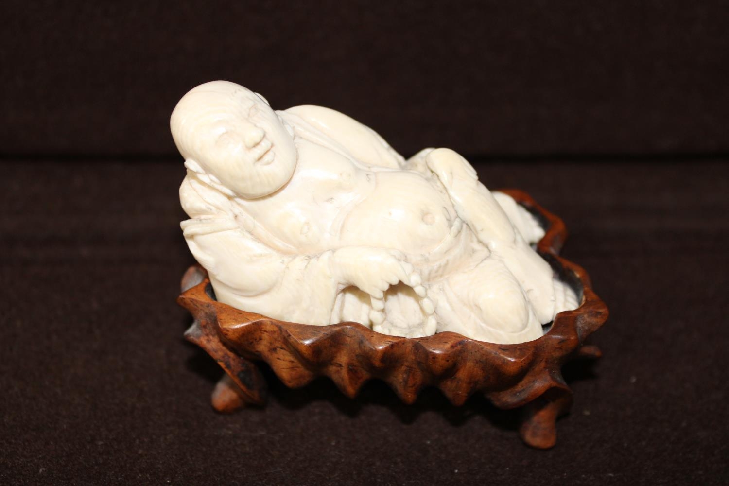 An antique hand carved ivory Immortal figure. 7cm in length
