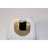 A heavy 18ct gold & onyx ring size Y