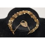 A 9ct gold gate bracelet 8 grams