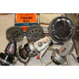 A job lot of vintage fishing reels