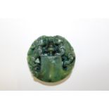 A jade amulet in the form of foo dogs diameter 5cm