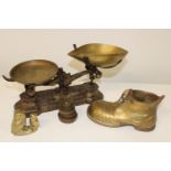 A selection of vintage brass ware etc