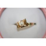 An unusual 9ct gold set pearl solitaire ring size N