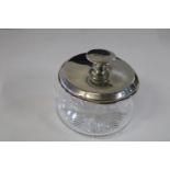 A antique Sterling silver lidded box hallmarked for Birm 1900 - Samuel Levi 8cm in diameter, has