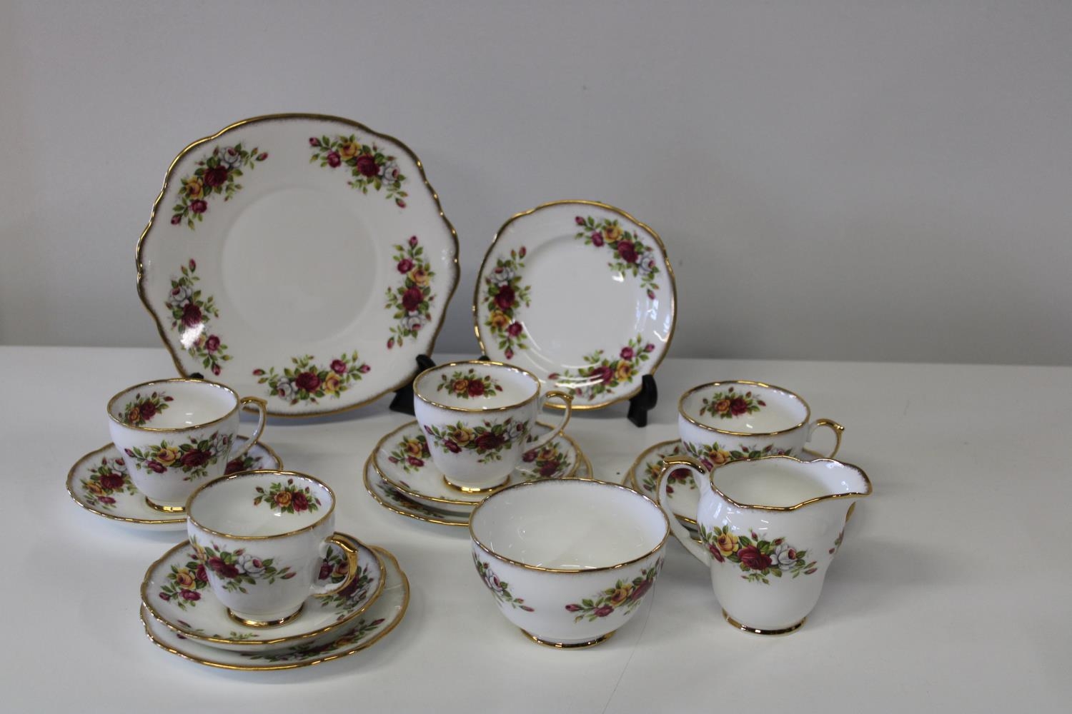 A pretty 15pc Duchess tea service 'English Garden'.