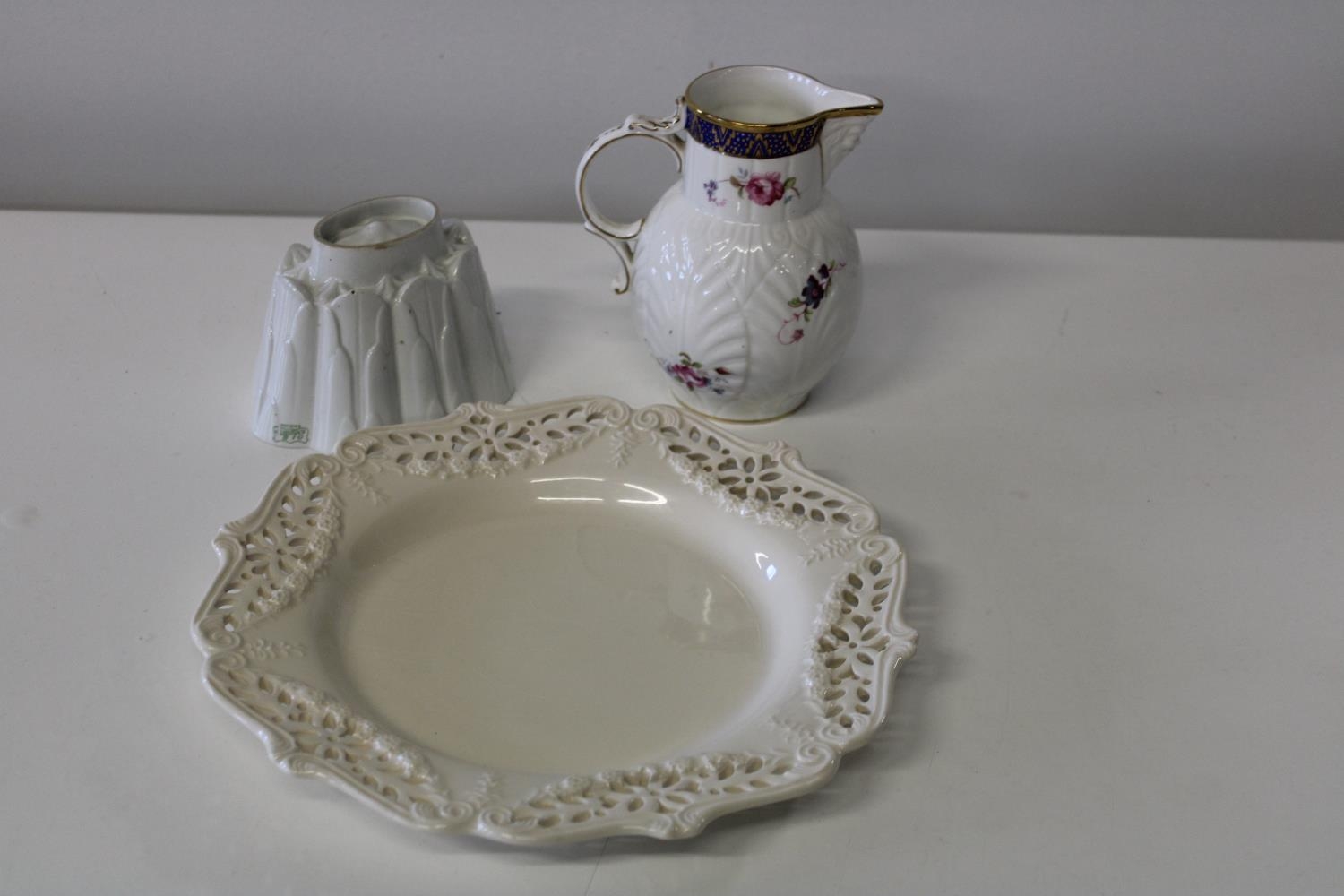 Three pieces of collectable ceramics including a Shelley jelly mold.