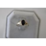 A 9ct gold & black onyx signet ring size K 1/2
