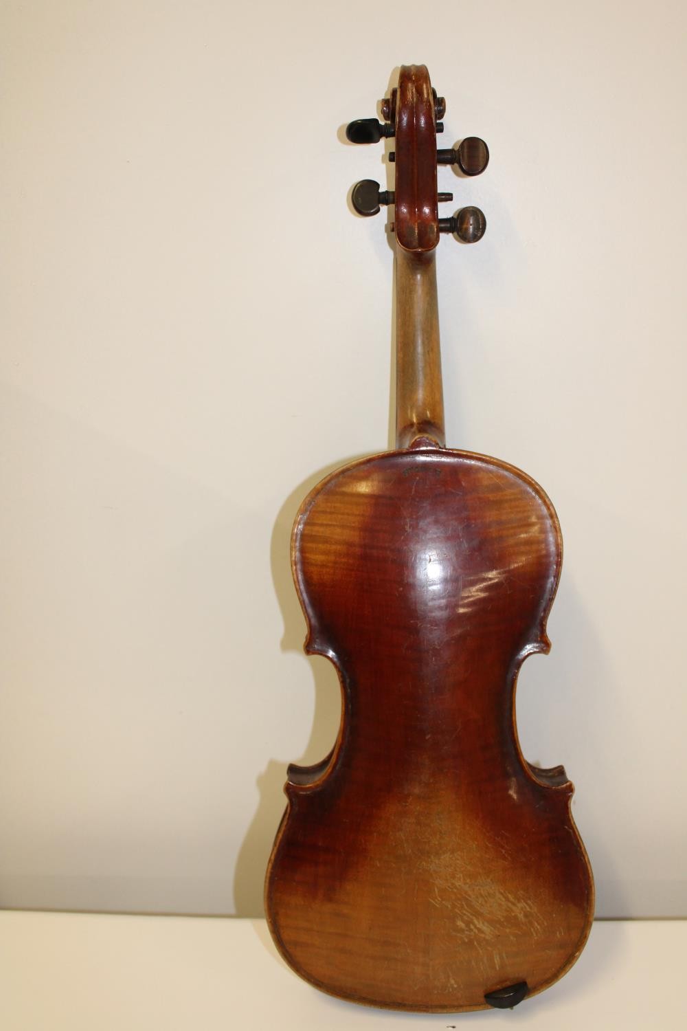 A Stainer violin & two bows in a coffin case with paper label inside which reads ' Jacubus - Image 2 of 3