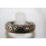 A 18ct white gold patterned band ring 8 grams size Q 1/2