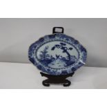 An antique Chinese blue & white export plate with gilt edge decoration. 33cm x 24cm