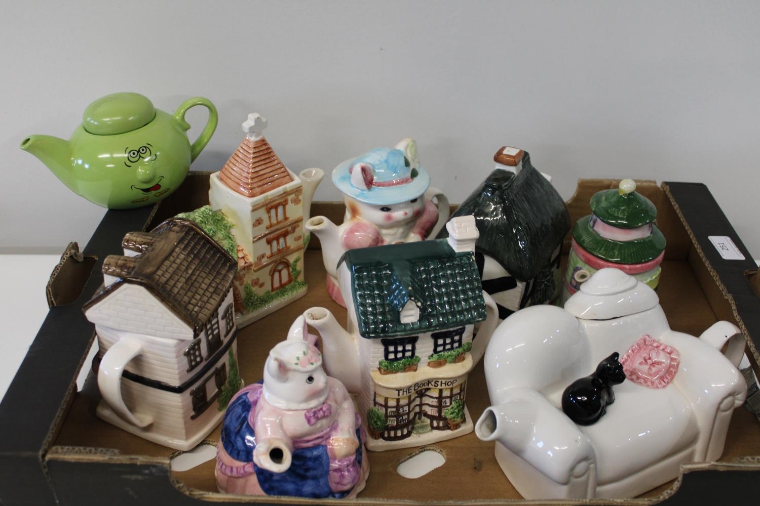 A job lot of novelty teapots (9 pieces)