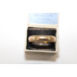 A large 9ct gold barrel ring size V 6.2 grams