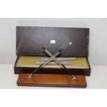 A boxed vintage Cross desk pen set in original box (some damage to box)