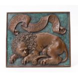 Reliefplatte mit schlafendem Löwen