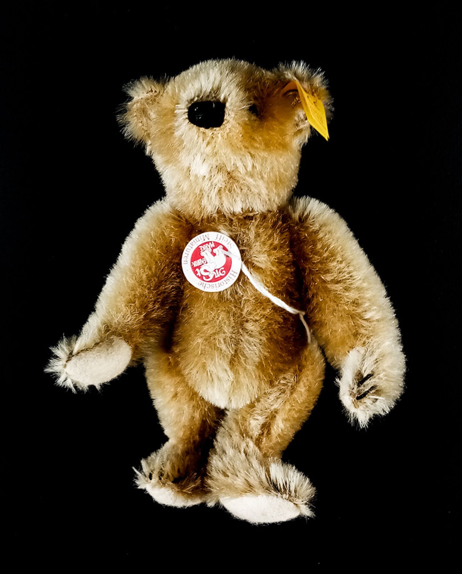 Miniatur-Steiff-Teddybär.