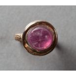 Rubinring. Behandelter Rubincabochon ca. 12 ct. Vermeilfassung