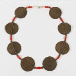 Halskette aus acht Gelbgussplaketten. Westafrika. L 80 cm